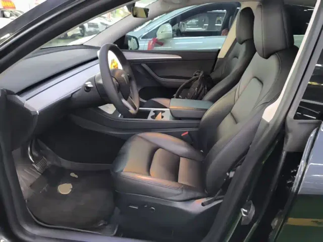 Tesla Model Y — Фото автомобиля 14