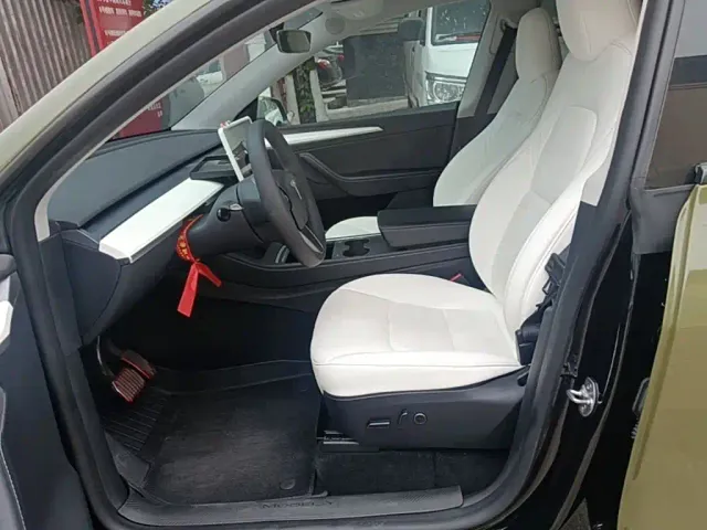Tesla Model Y — Фото автомобиля 14