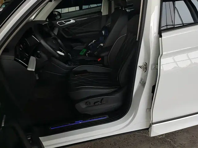 Volkswagen Tiguan L PHEV — Фото автомобиля 14