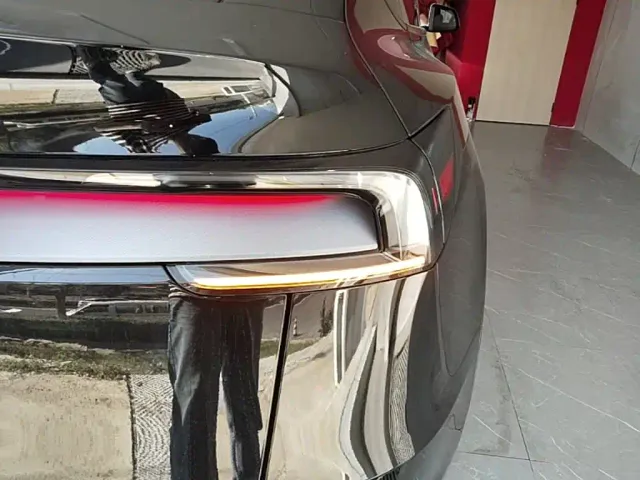 Tesla Model Y — Фото автомобиля 7