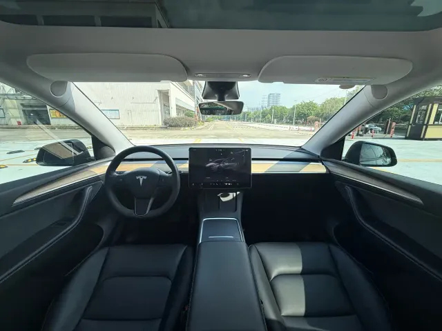 Tesla Model Y — Фото автомобиля 7