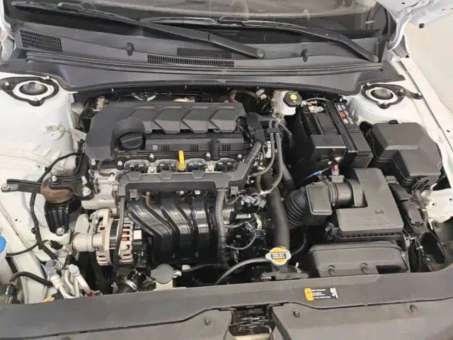 Hyundai Elantra — Фото автомобиля 18