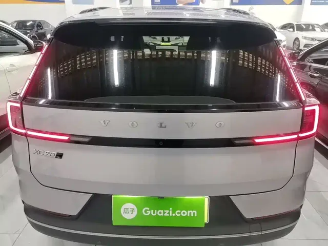 Volvo XC70 Plug-in Hybrid — Фото автомобиля 5