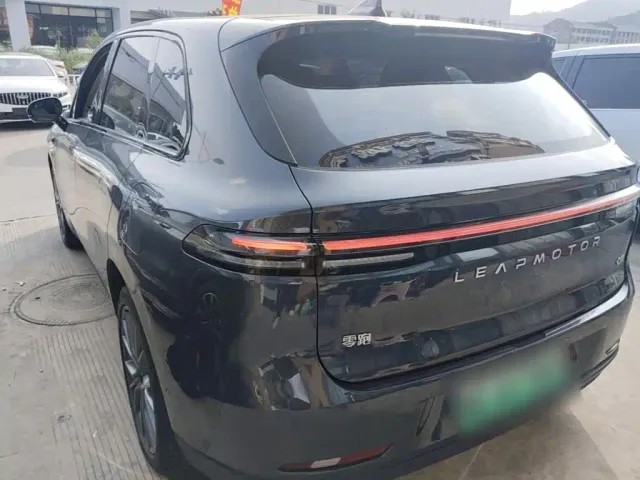 Leapmotor C10 — Фото автомобиля 4