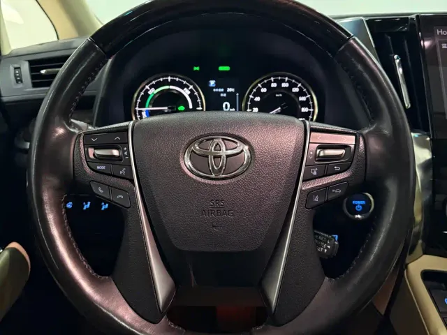 Toyota Alphard — Фото автомобиля 13