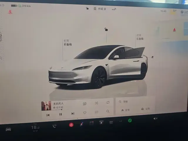 Tesla Model 3 — Фото автомобиля 14