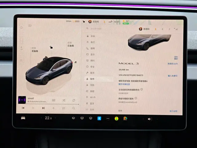 Tesla Model 3 — Фото автомобиля 15
