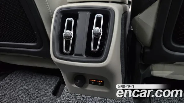Вольво XC40 — Фото автомобиля 5