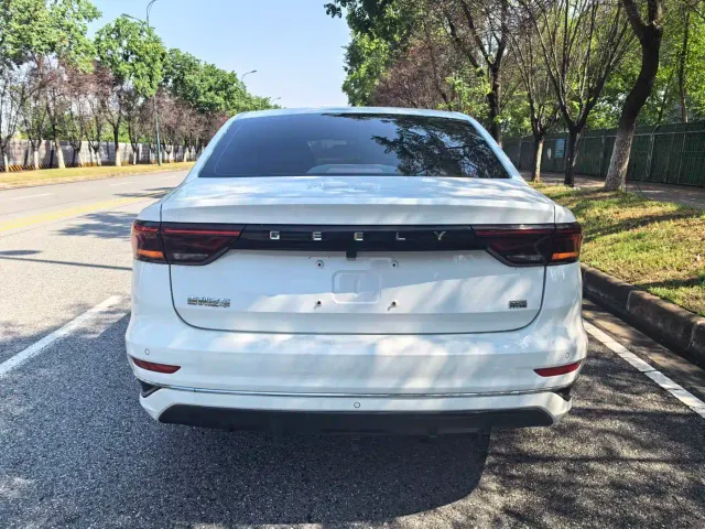 Geely Emgrand — Фото автомобиля 5