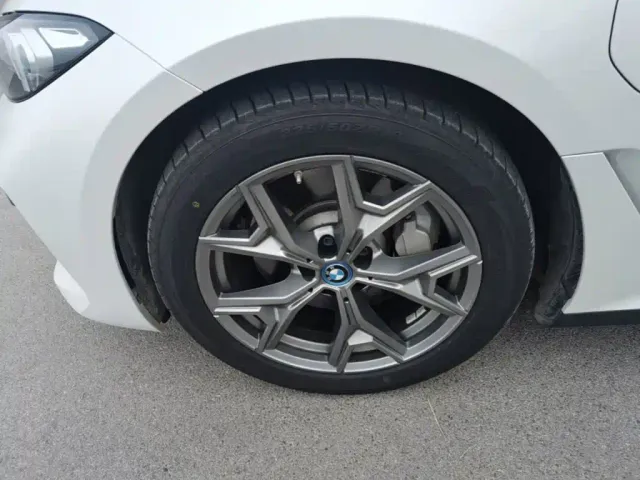 BMW BMW i3 2022 eDrive 35 L — Фото автомобиля 22