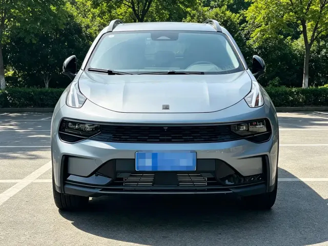 Lynk & Co 01 — Фото автомобиля 2