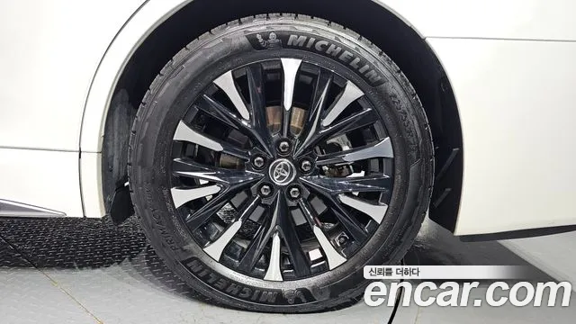 Toyota Alphard — Фото автомобиля 17