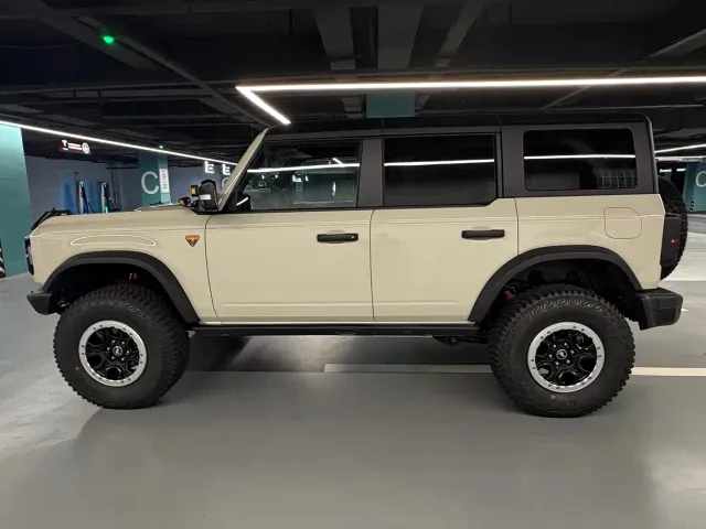 Ford Bronco — Фото автомобиля 4