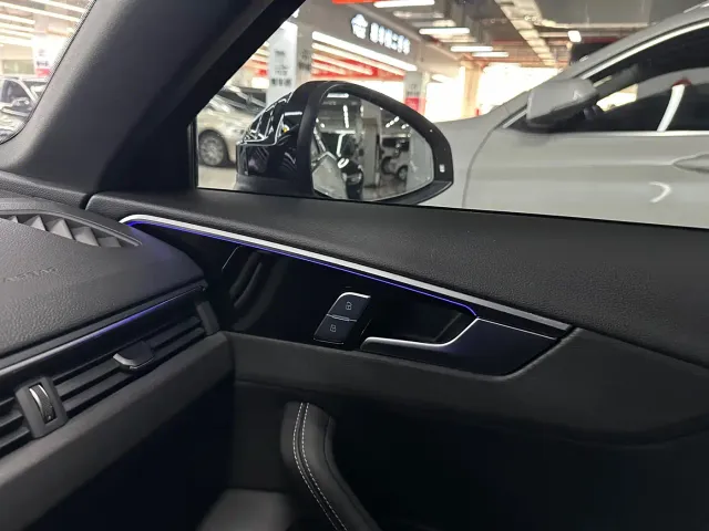 Audi A4L — Фото автомобиля 12