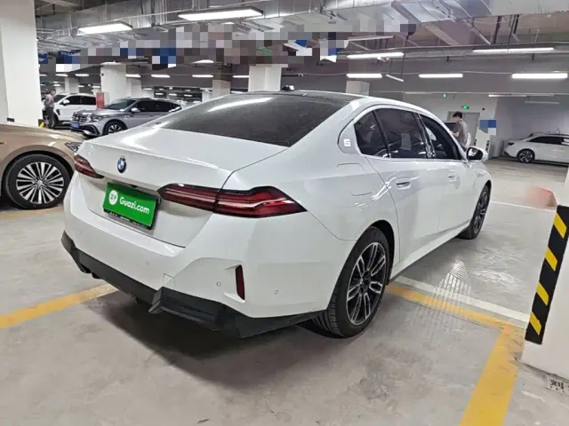 BMW 5 Series — Фото автомобиля 6