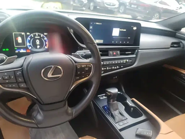 Lexus ES — Фото автомобиля 9