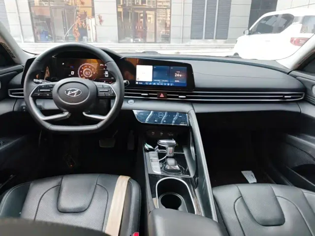 Hyundai Elantra — Фото автомобиля 9