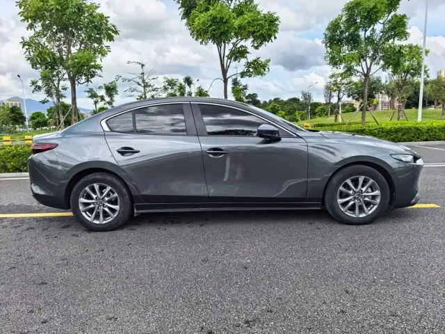 Mazda Axela — Фото автомобиля 24
