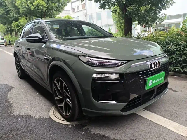 Audi Q6L e-tron — Фото автомобиля 3