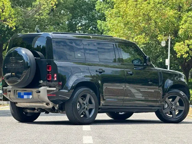 Land Rover Defender — Фото автомобиля 4