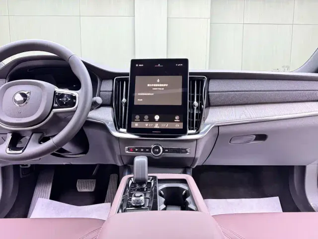 Volvo S90 — Фото автомобиля 9