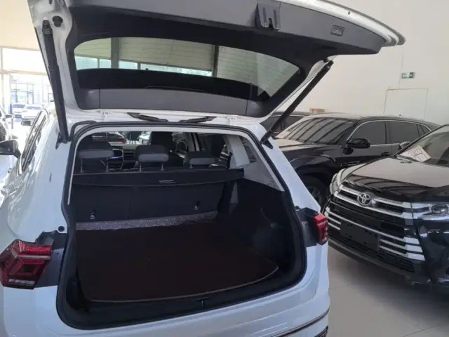 Volkswagen Tiguan L PHEV — Фото автомобиля 18