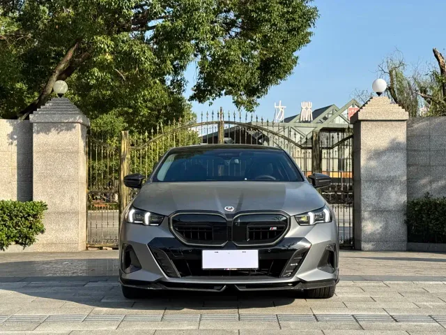 BMW 5 Series — Фото автомобиля 2