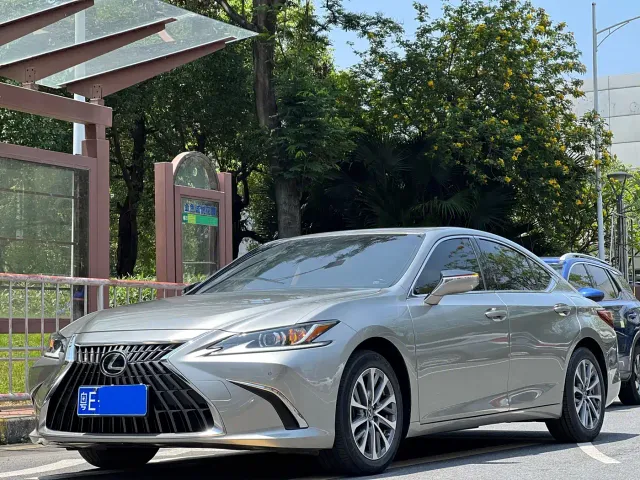 Lexus ES — Фото автомобиля 2