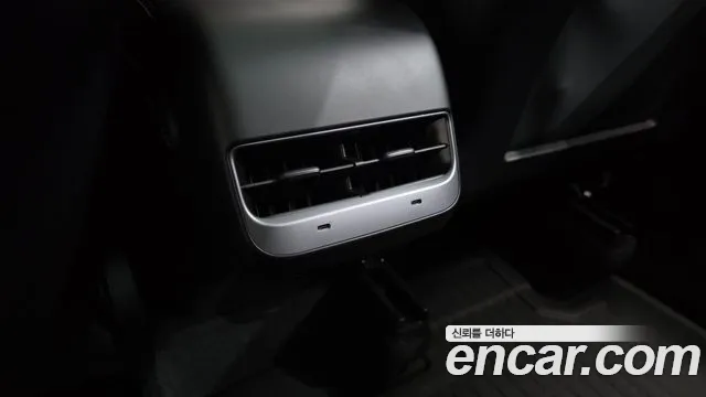 Tesla Model Y — Фото автомобиля 27
