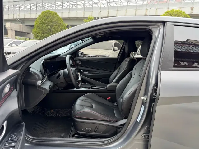 Hyundai Elantra — Фото автомобиля 5