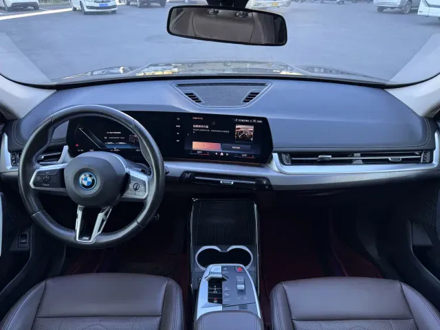 BMW iX1 — Фото автомобиля 6
