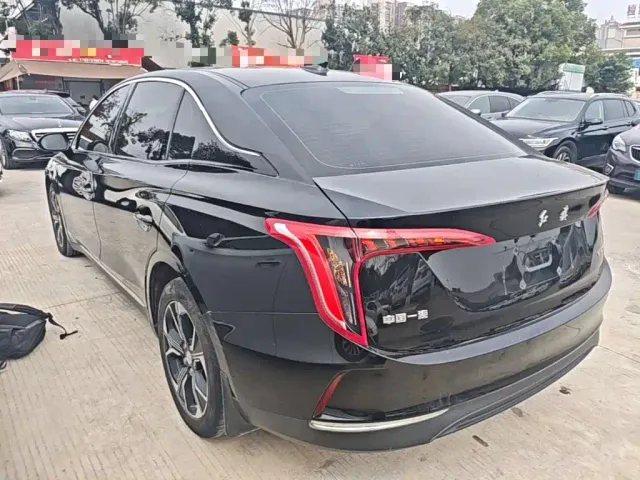 Hongqi E-QM5 — Фото автомобиля 22
