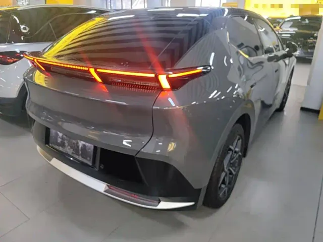 Lynk & Co Z20 — Фото автомобиля 6