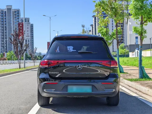 Mercedes-Benz EQB — Фото автомобиля 3