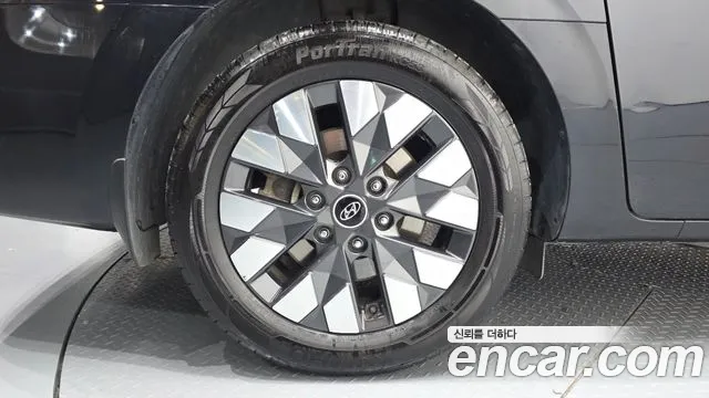 Hyundai Staria Staria 4WD Lounge 9 мест — Фото автомобиля 5