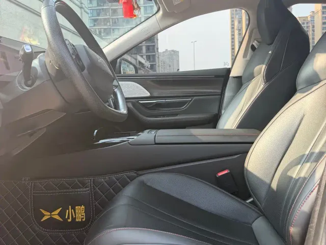 Xpeng P7 — Фото автомобиля 10