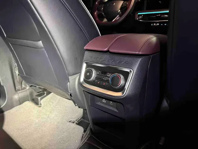 Ford Explorer — Фото автомобиля 8