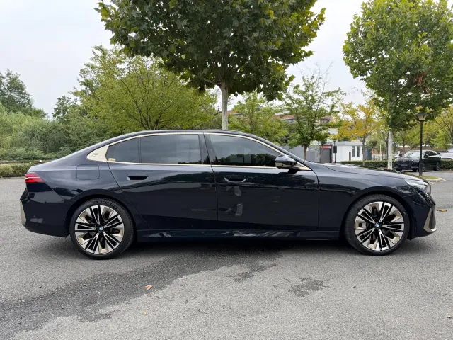 BMW 5 Series — Фото автомобиля 7