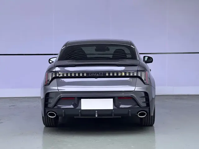 Lynk & Co 03 — Фото автомобиля 5
