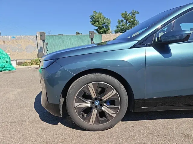 BMW iX — Фото автомобиля 5