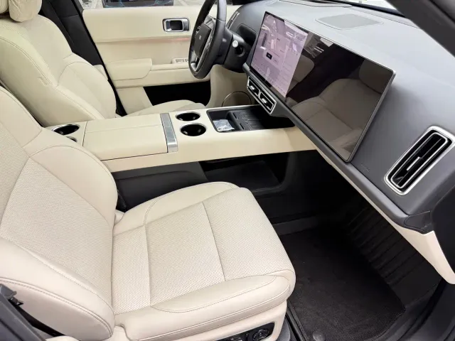 Li Auto L8 — Фото автомобиля 6