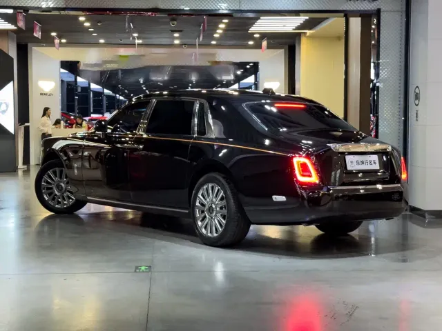Rolls-Royce Phantom — Фото автомобиля 4