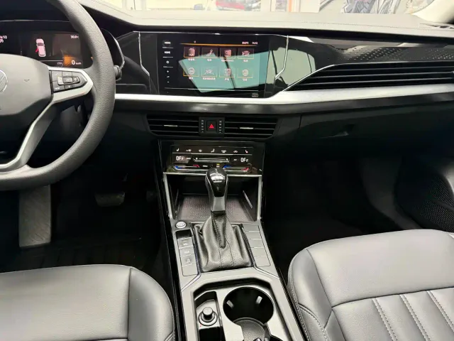 Volkswagen Passat — Фото автомобиля 17