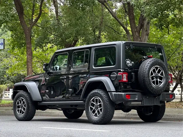 Jeep Wrangler — Фото автомобиля 6