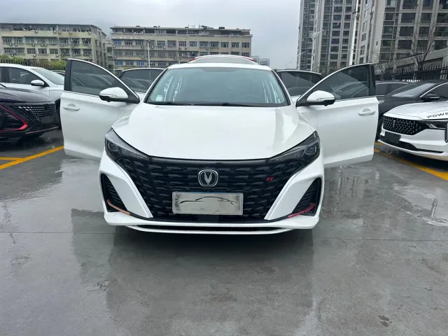 Changan Eado — Фото автомобиля 4