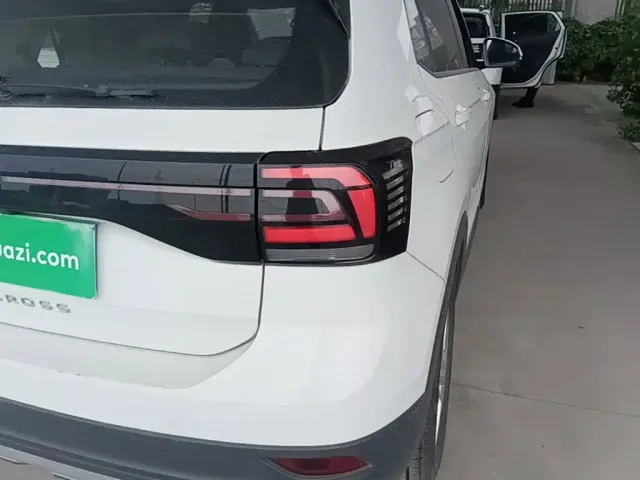 Volkswagen T-Cross — Фото автомобиля 7