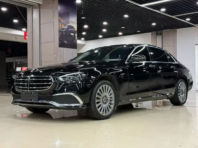Mercedes-Benz E-Class — Фото автомобиля 3