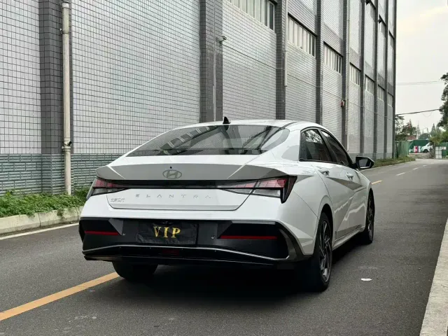 Hyundai Elantra — Фото автомобиля 9