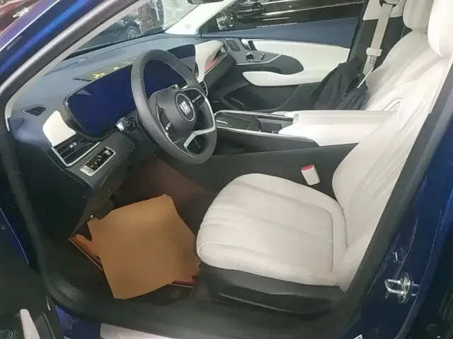 Buick LaCrosse 2025 Platinum Avenir Edition — Фото автомобиля 14