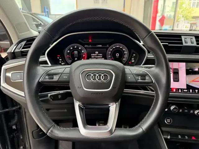 Audi Q3 — Фото автомобиля 11